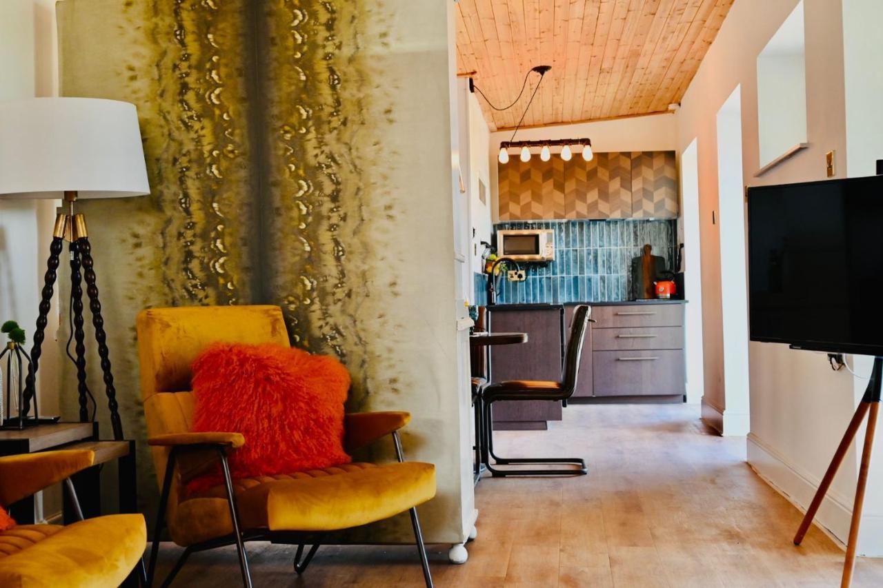 The Stables Hideaway Villa Llanelli Bagian luar foto