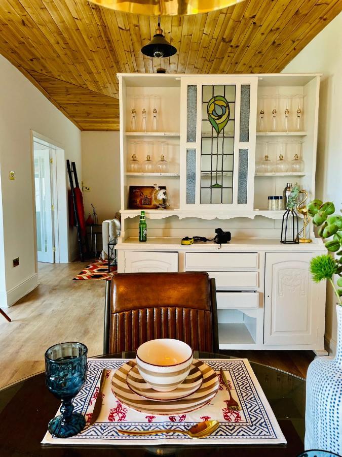 The Stables Hideaway Villa Llanelli Bagian luar foto